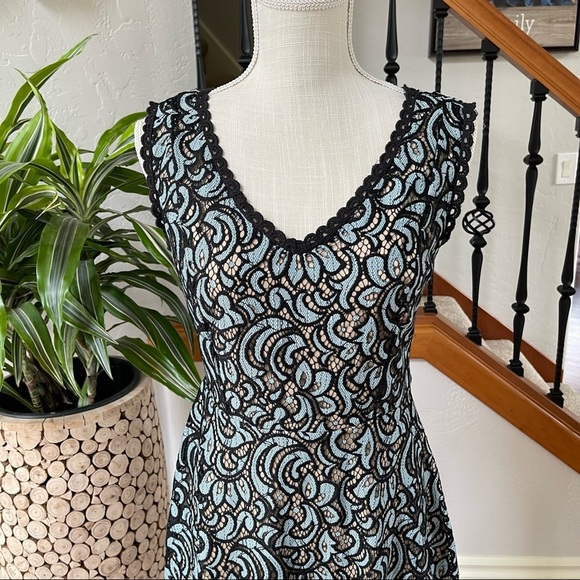 Atar'd State Cocktail Dress with Embroidered Detail/ A- Line Silhouette Size: S - Picture 4 of 7